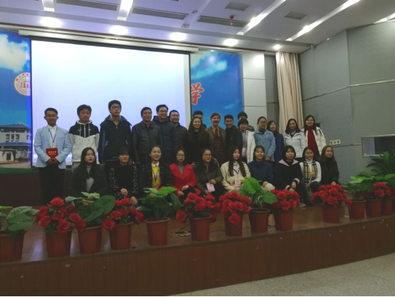 ��У2017���Ӣ���ݽ������ܾ���Բ����Ļ